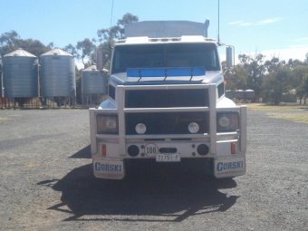 1996 International S Line Prime Mover with 1985 Muscat 32ft Aluminum Tipper