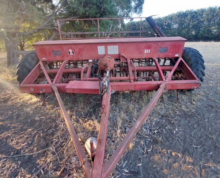 International 511 Combine