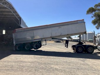 1988 Borcat 34ft x 6ft Tri Axle Tipper Trailer