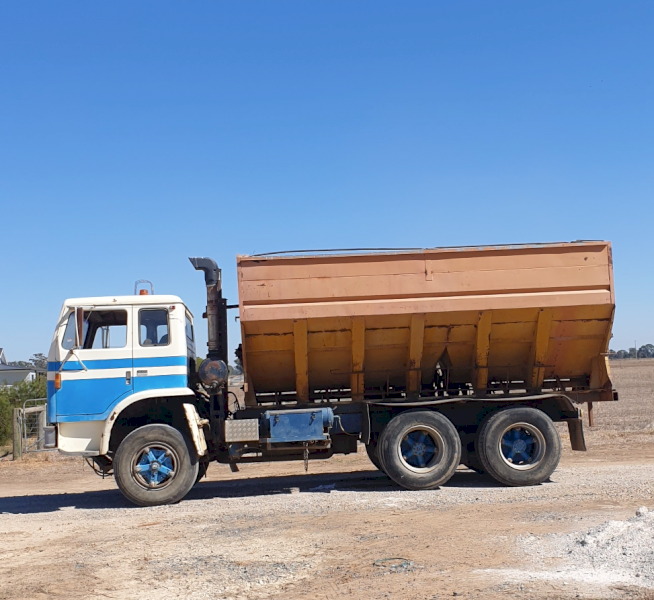 1974 International Acco 2150A Truck & Grouper