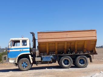 1974 International Acco 2150A Truck & Grouper