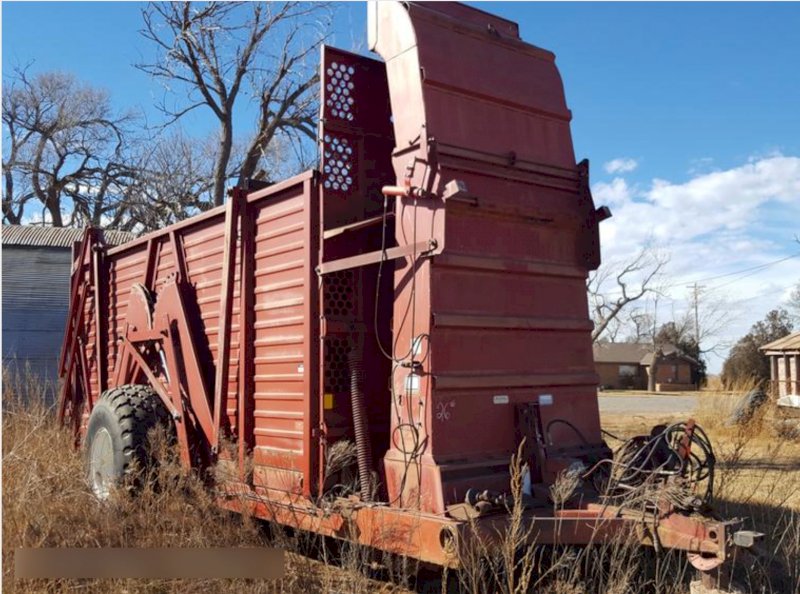 WANTED Hesston 30 or 60 Stackhand with Moover
