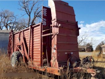 WANTED Hesston 30 or 60 Stackhand with Moover