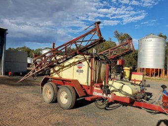 2000 Hardie Commander 4220