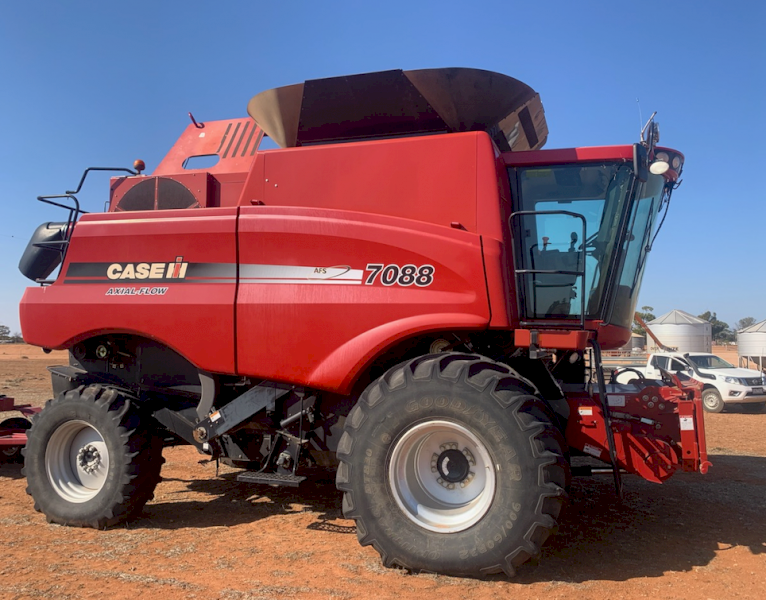 2010 Case IH 7088 Header with 40ft Front & Trailer