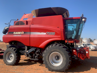 2010 Case IH 7088 Header with 40ft Front & Trailer