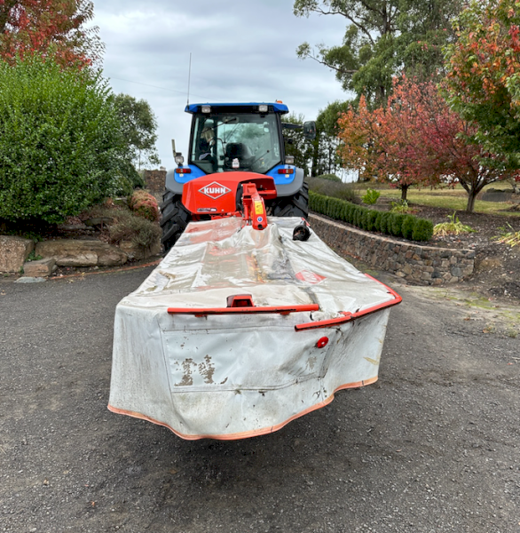 Under Auction - (A246) 2018 Kuhn GMD 4411 Mower 