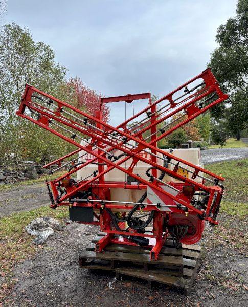 Under Auction - (A246) 2015 Optis 800 Boom Spray 