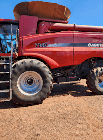 2015 Case IH 7140 Header with 2014 Case IH 3152 Front & Trailer
