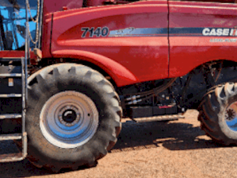 2015 Case IH 7140 Header with 2014 Case IH 3152 Front & Trailer