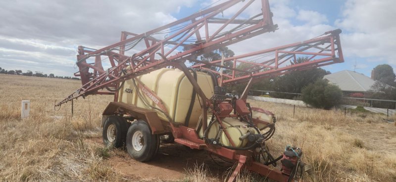 Hardi 4224 Tow Behind Sprayer