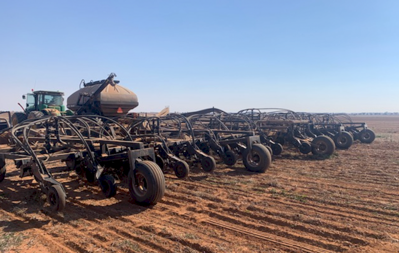 60ft Flexicoil 5700 Bar with Flexicoil 4350 Triple Bin