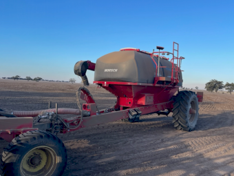 2008 Seed Hawk 1220 Bar and 2017 Horsch Air Cart