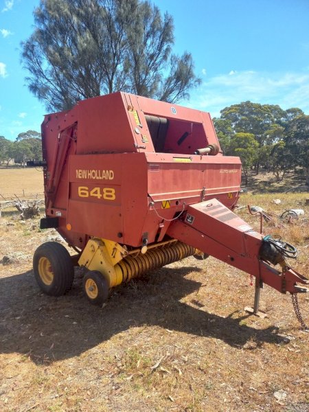 New Holland 648 Round Baler