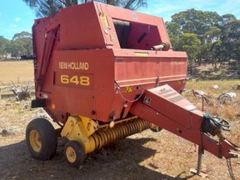 New Holland 648 Round Baler