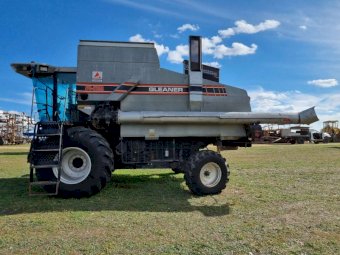 1992 Gleaner R62 with 30ft Front