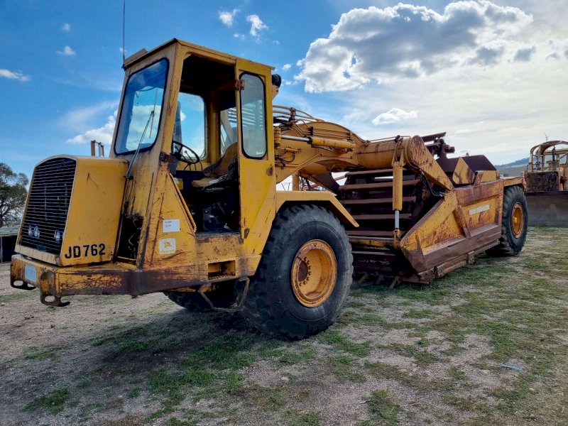 John Deere 762 Scraper