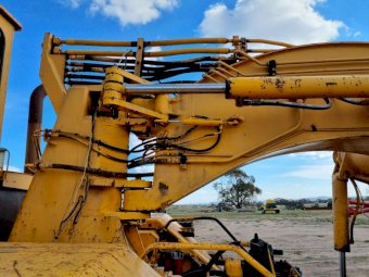 John Deere 762 Scraper