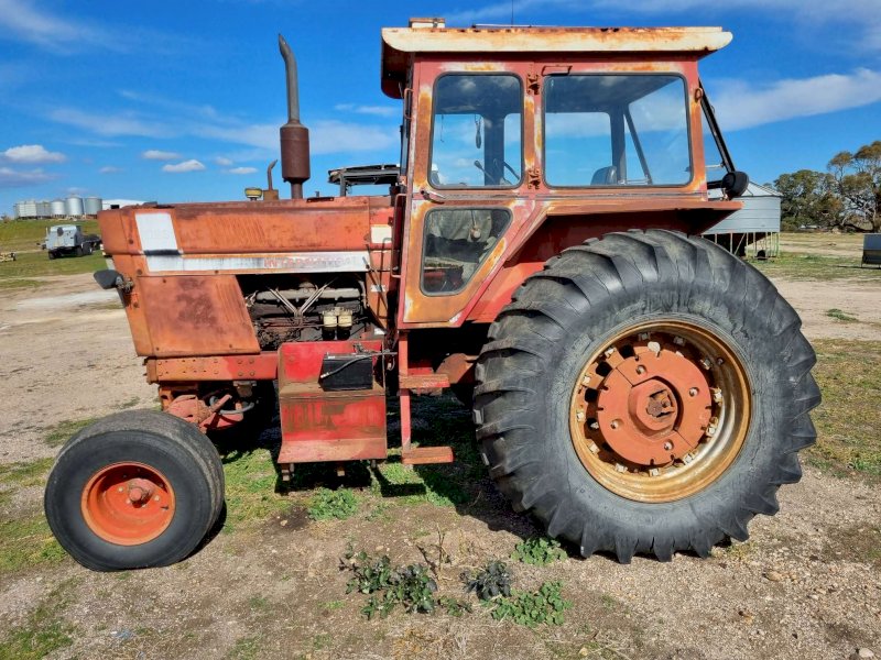 International 866 Tractor