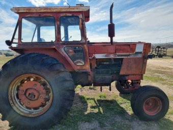 International 866 Tractor