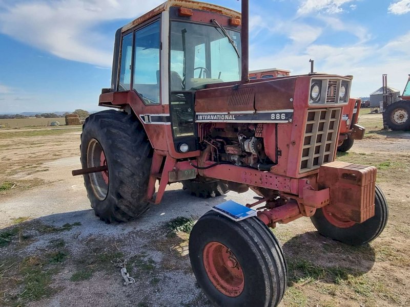 International 886 Tractor