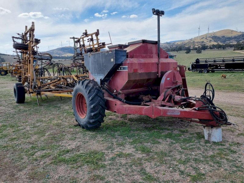 International 5700 Air Seeder with John Deere 33ft TerraMaster