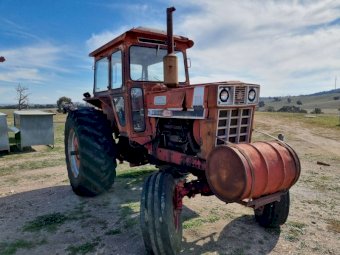 International 866 Tractor