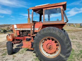 International 866 Tractor