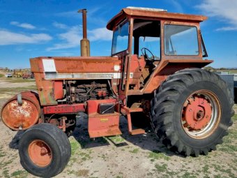 International 866 Tractor