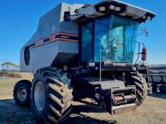 1992 Gleaner R62 with 30ft Front