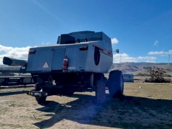 1992 Gleaner R62 with 30ft Front