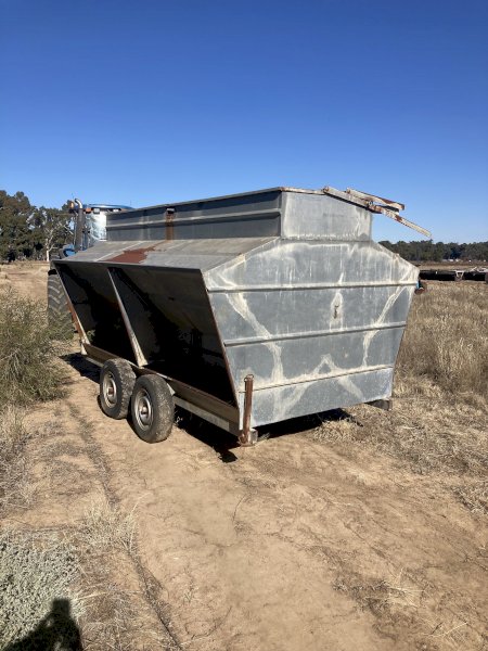 3 tonne close grain feeder