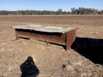 1 tonne sheep feeder