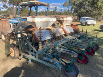 Gyral 4 Row Planter