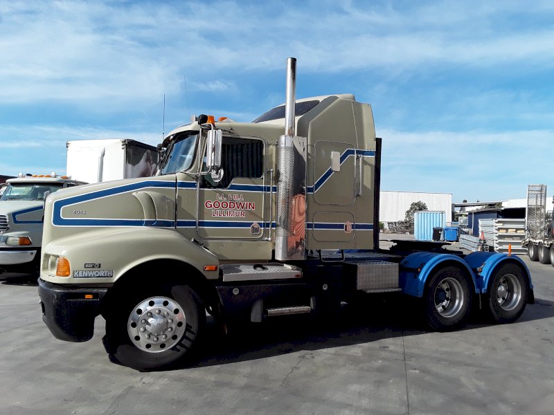 2003 Kenworth T404S