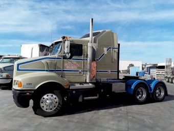 2003 Kenworth T404S