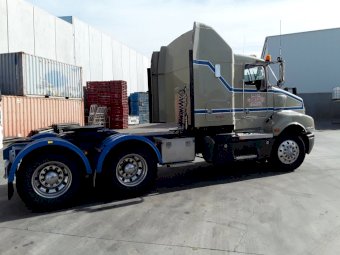 2003 Kenworth T404S