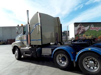 2003 Kenworth T404S