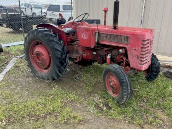 International B275 Tractor