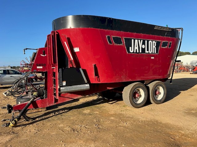 Under Auction - 2020 Jaylor 5850HD Feed Mixer 