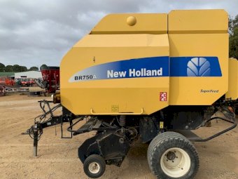 New Holland BR750A