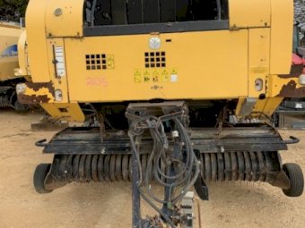 New Holland BR750A
