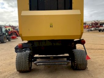New Holland BR750A