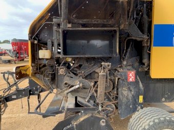 New Holland BR750A