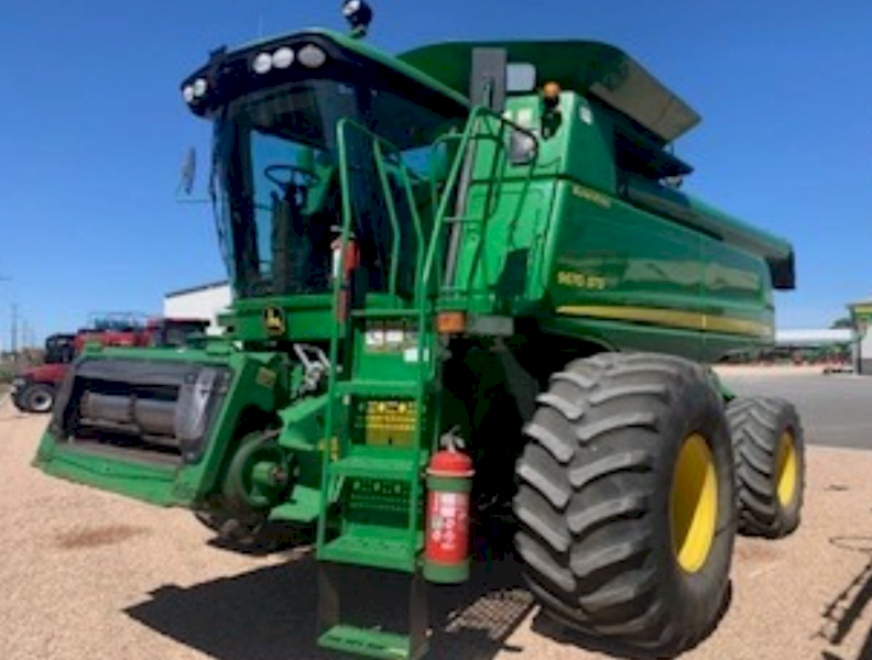 John Deere 9670 STS & 635F