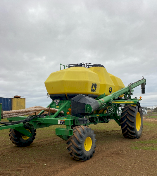 2021 John Deere 1910 Triple Bin Air Cart