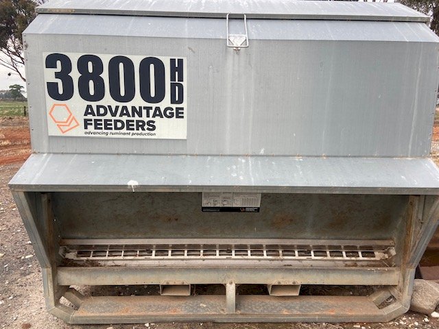 2 x Advantage 3800 HD Feeders