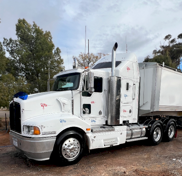 2006 Kenworth T401 6x4 Prime Mover