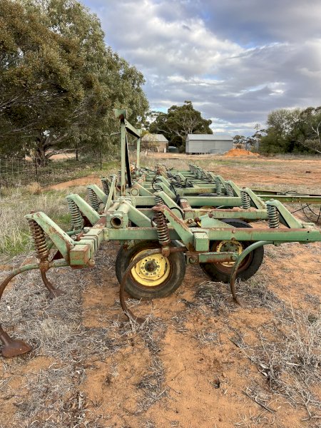 John Deere 1610  Chisel Plough