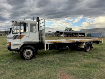 1988 MITSUBISHI FM555 Tray Truck